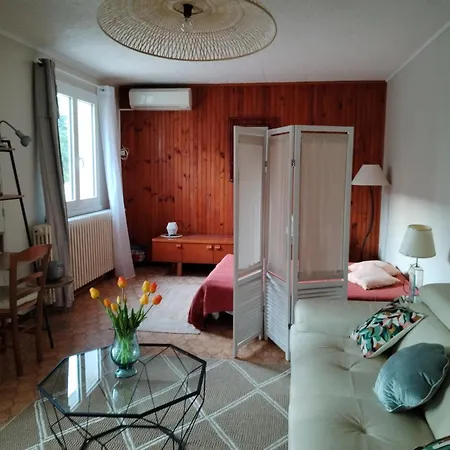 T1 Zen & Bien-etre, A Flanc De Colline Guest house 3*